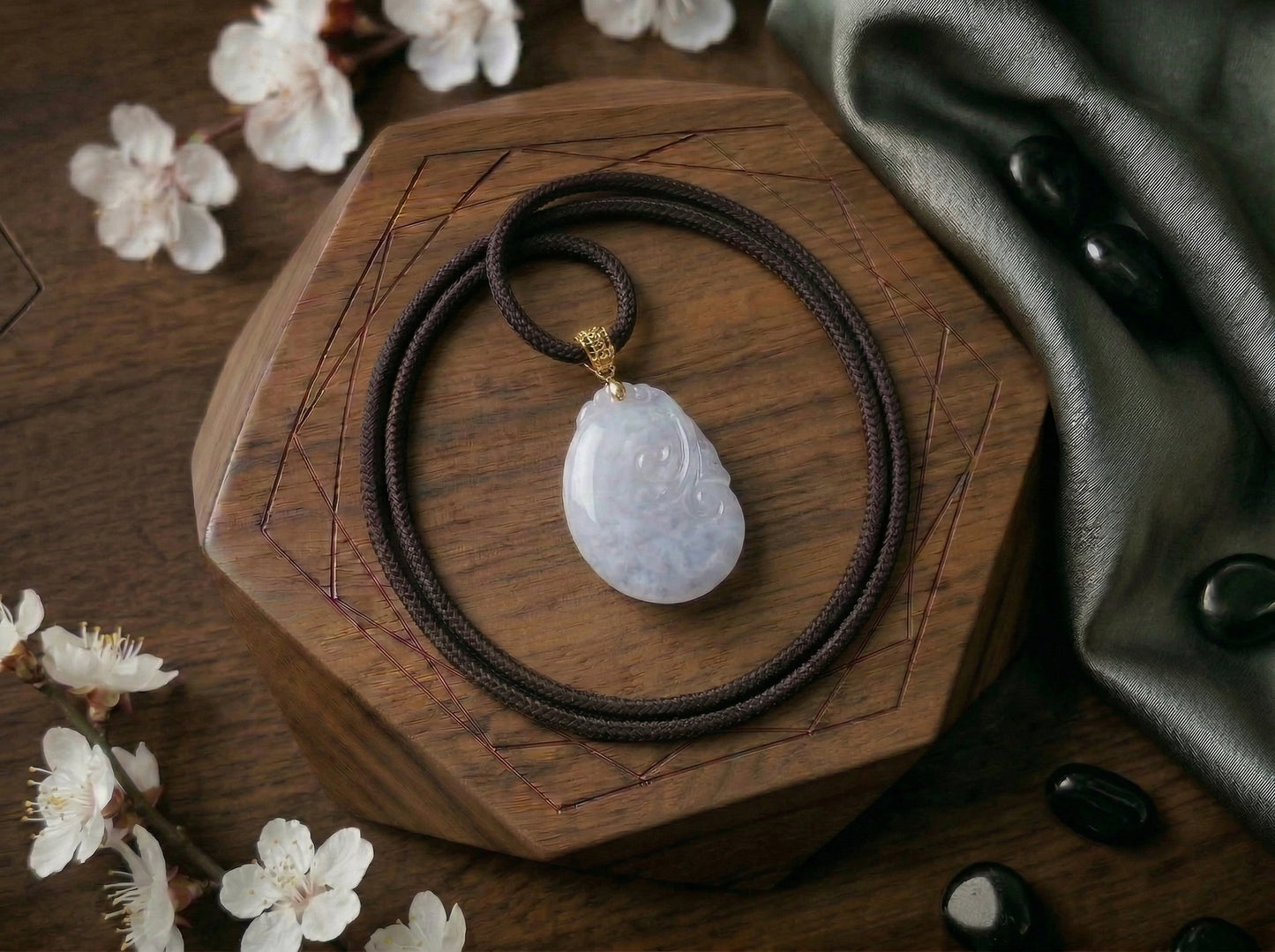 Eternidad - Colgante de Jade Natural