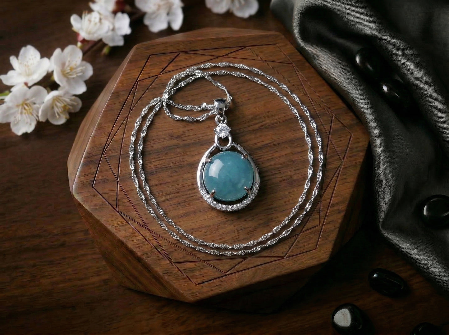Lágrima del Océano - Colgante de Jade Natural
