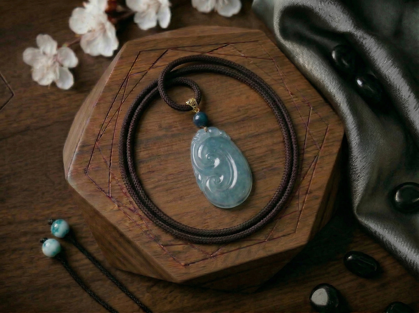 Echo - Colgante de jade natural