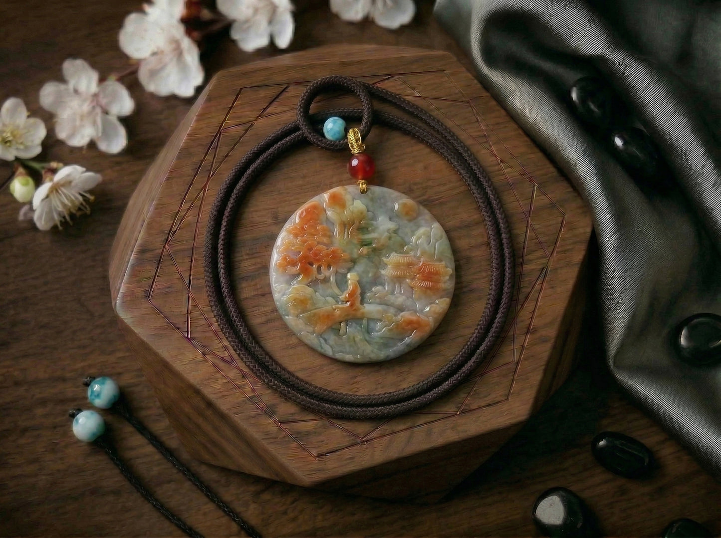 Final de otoño - Colgante de jade con diseño de la naturaleza