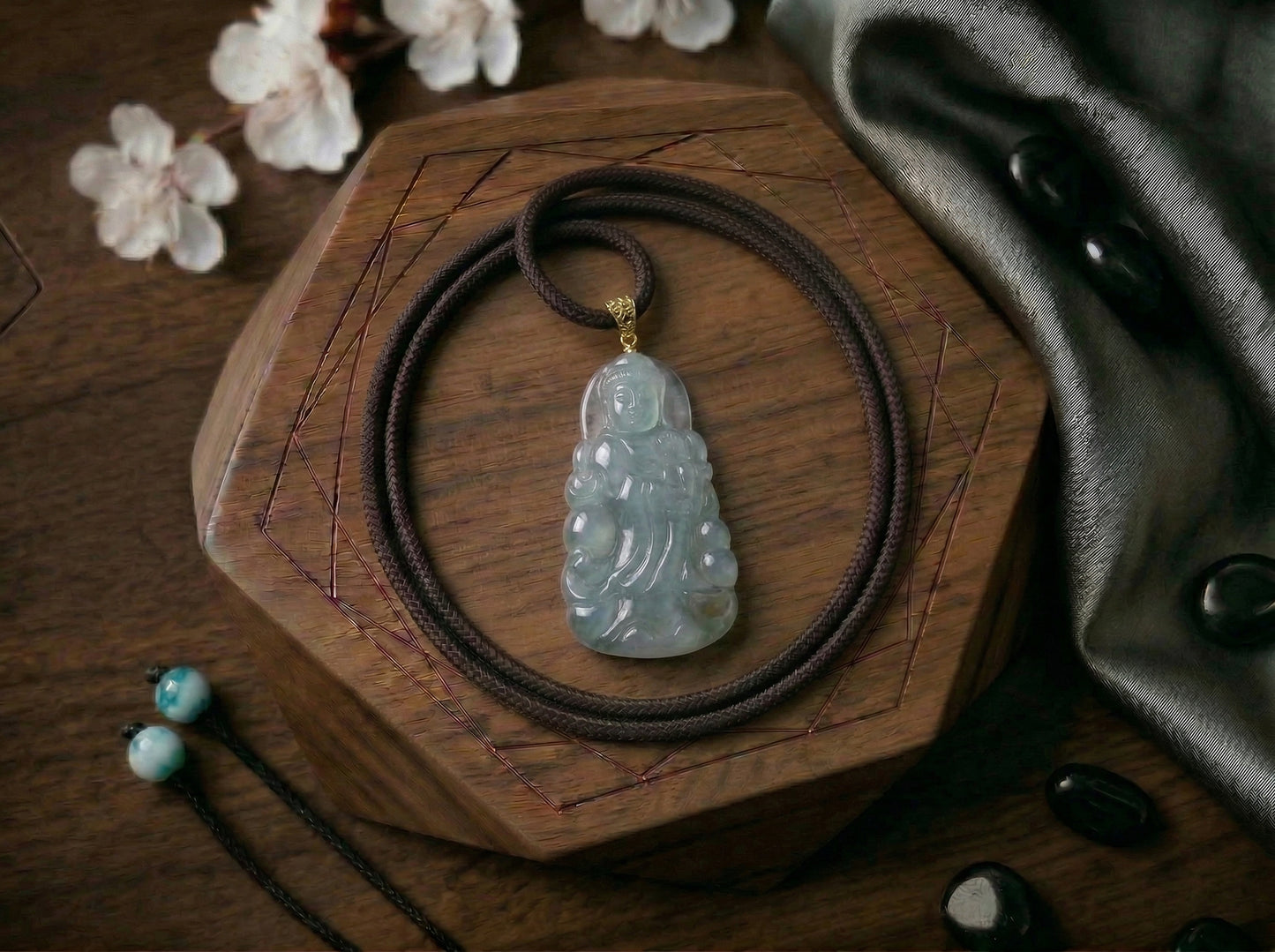 Redención - Colgante de jade natural