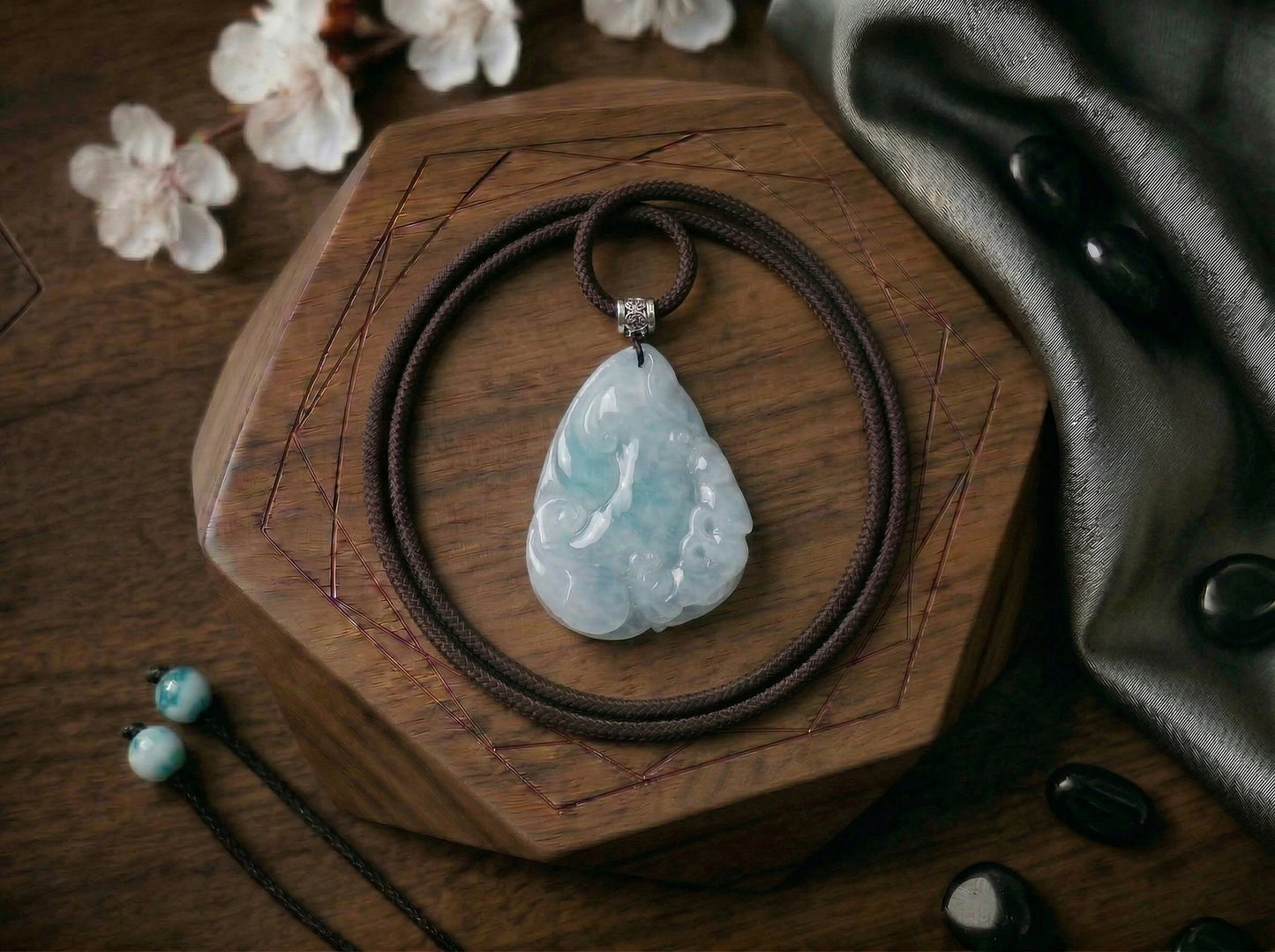 Creencia - Colgante de Jade Natural