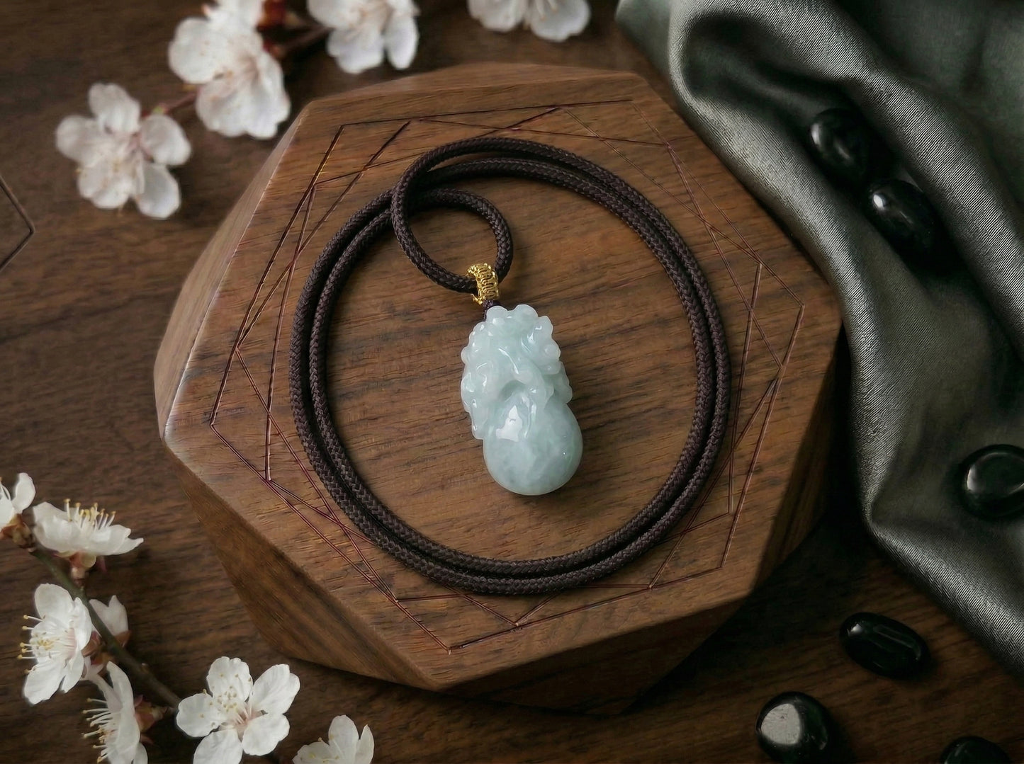 Riqueza - Colgante de Jade Natural