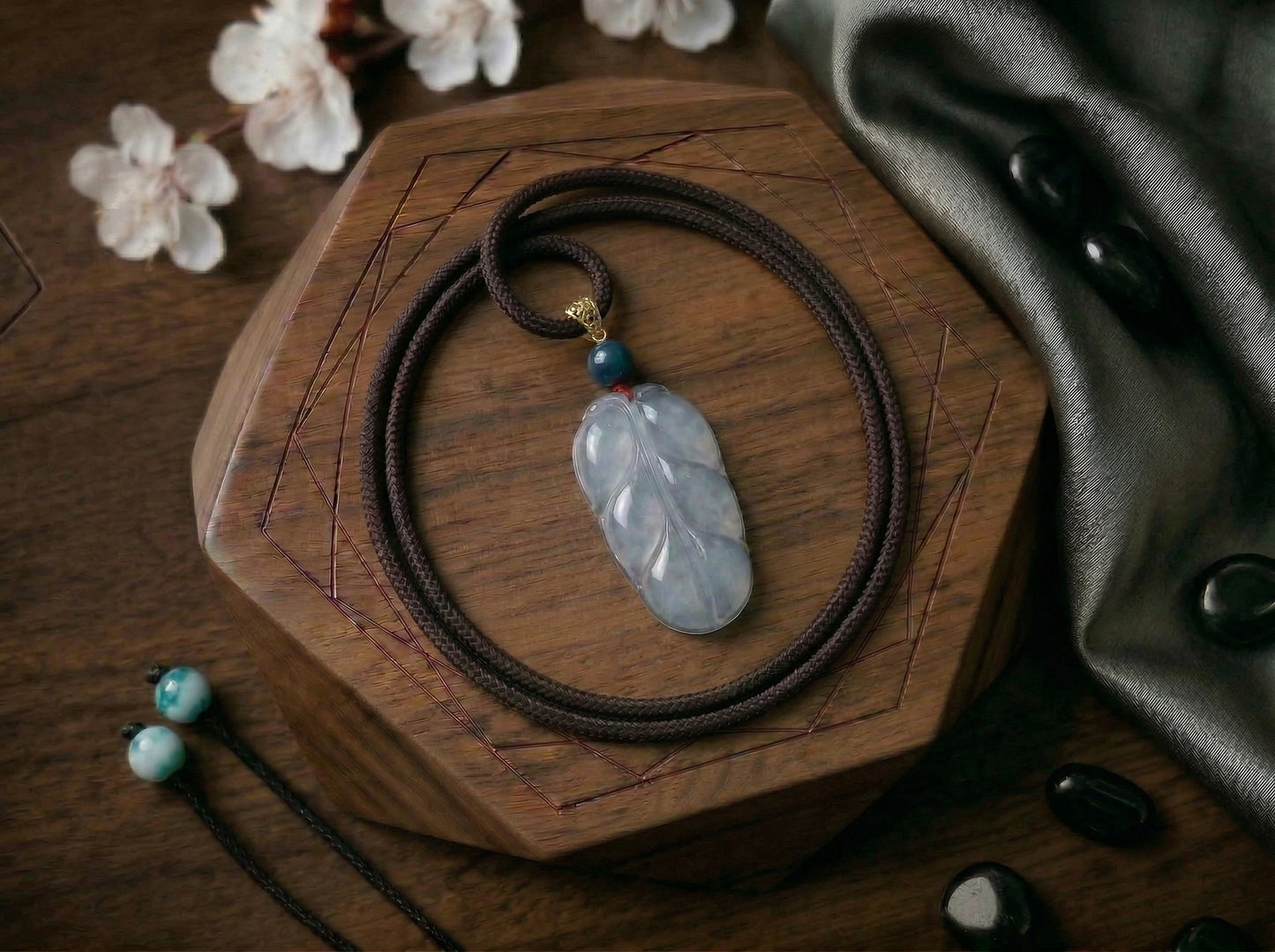 Serendipia - Colgante de Jade Natural