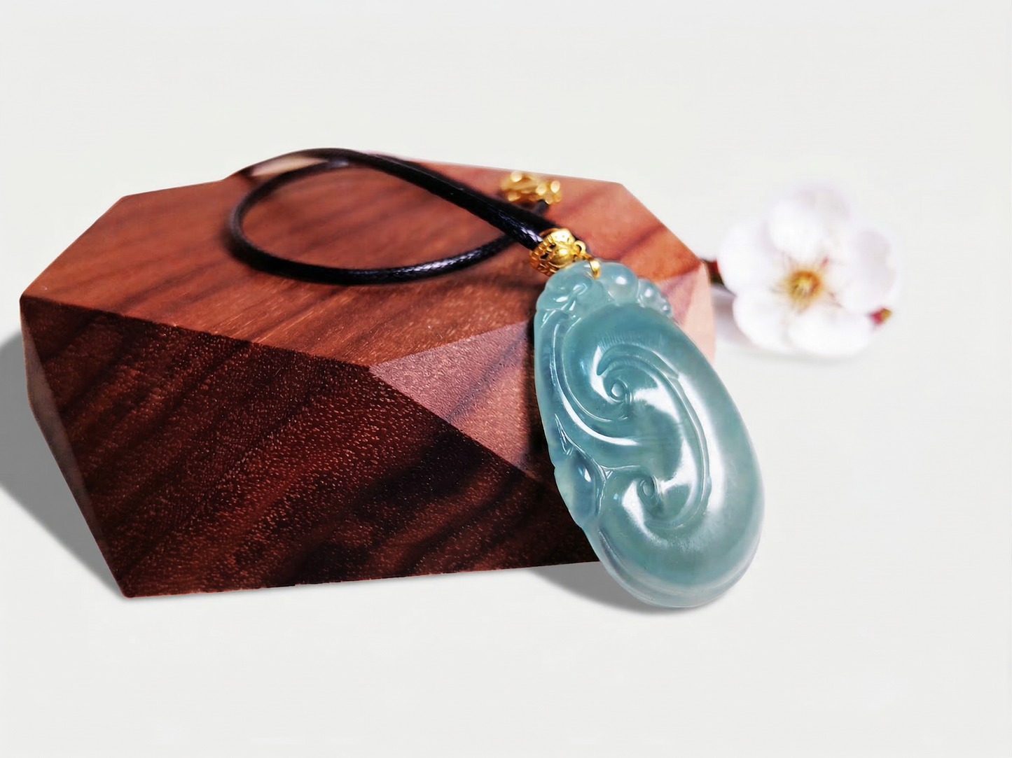 Echo - Colgante de jade natural